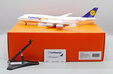Lufthansa Boeing 747-8 (JC Wings 1:200)